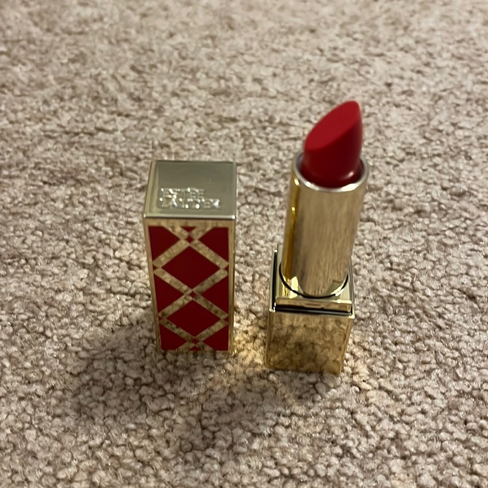 Estée Lauder lipstick